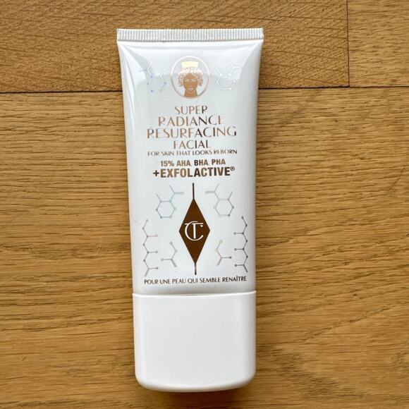 Charlotte Tilbury - Super Radiance Resurfacing Facial Exfoliator
